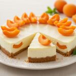 Gâteau ultra léger au fromage blanc et abricots, parfait pour un dessert fruité.