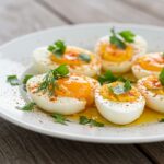 Finished œufs mimosa maison, a delicious retro appetizer perfect for summer celebrations.
