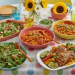 Table garnie avec des plats simples et rapides, parfaits pour un repas en 30 minutes.