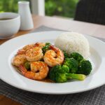 Finished sauté de crevettes and broccoli, a healthy quick meal elegantly presented.