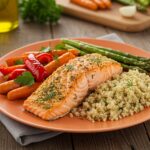 Plat de saumon au four avec légumes rôtis, parfait pour un repas rapide et santé.