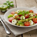 Finished salade de pâtes pesto caprese displayed beautifully, ideal for a refreshing meal.