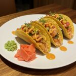 Finished tacos de sushi with spicy tuna and fresh ingredients, ideal for a fusion cuisine experience.